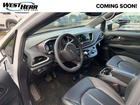 Used 2026 Chrysler Pacifica Select w/ S Appearance Package FWD image 5
