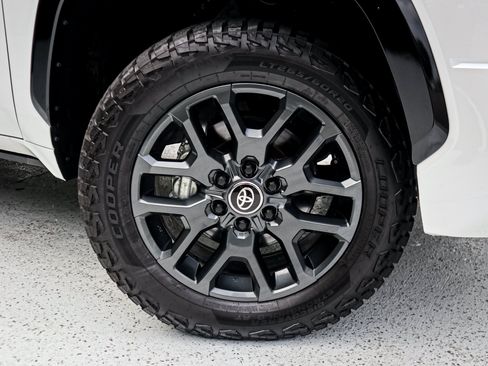 Used 2026 Toyota Tundra Platinum AWD/4WD image 13