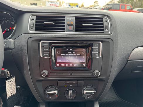 Used 2017 Volkswagen Jetta S image 14