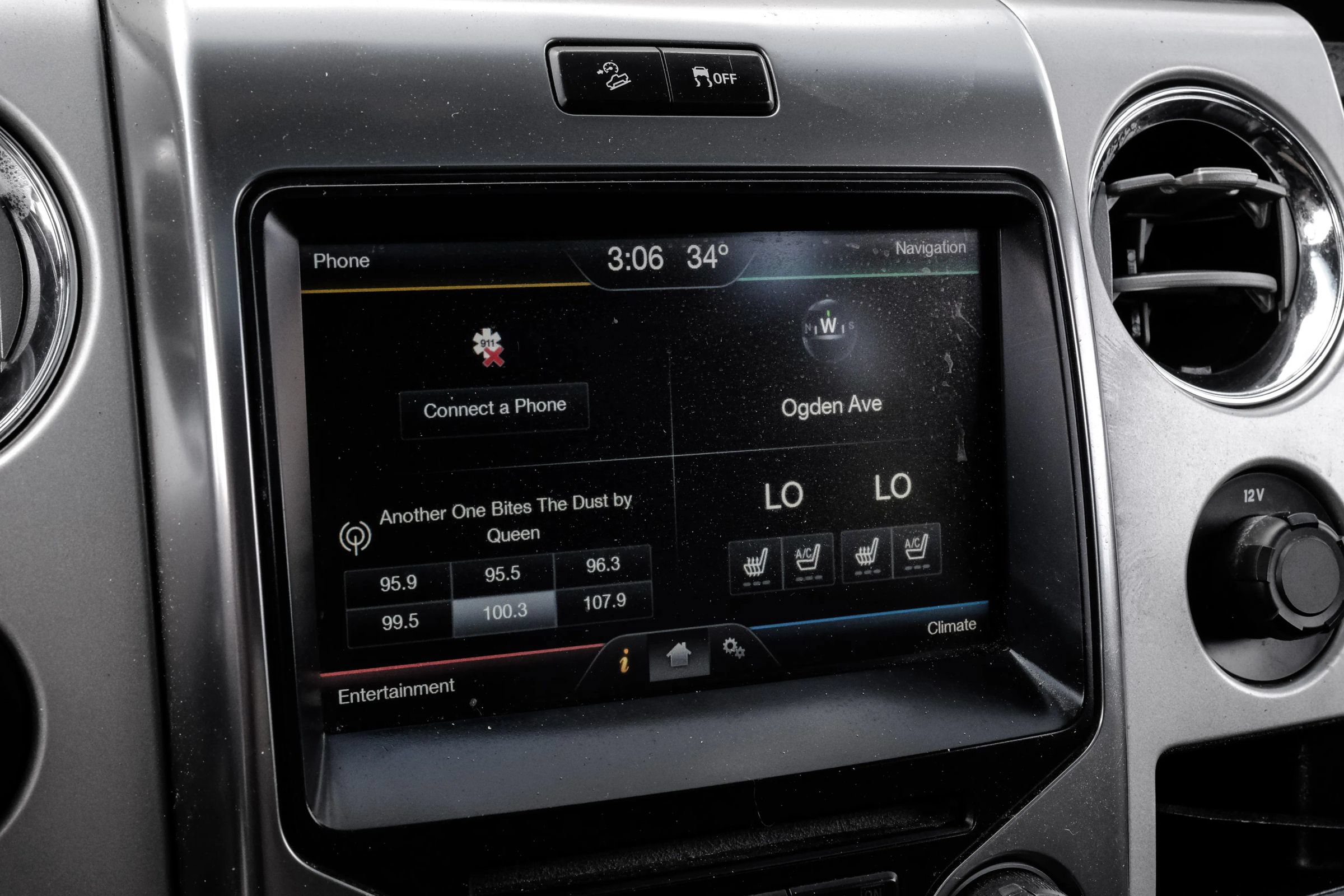 Used 2014 Ford F150 FX4 w/ Equipment Group 402A Luxury AWD/4WD image 32
