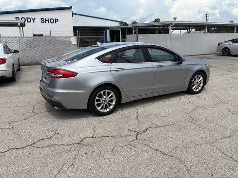 Used 2020 Ford Fusion SE FWD image 3