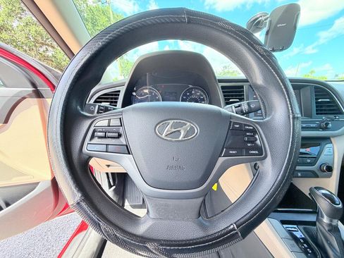 Used 2017 Hyundai Elantra SE FWD image 18