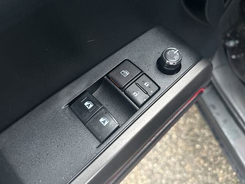 Used 2018 Toyota Tacoma TRD Sport w/ Technology Package image 15