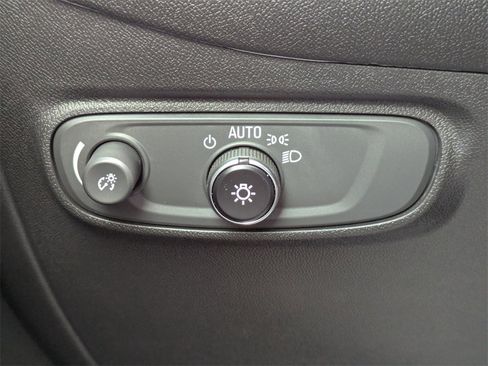 Used 2022 Chevrolet Equinox LT image 24