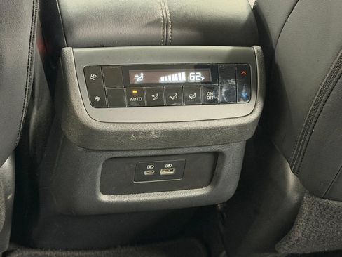 Used 2025 Nissan Pathfinder SL AWD/4WD image 26