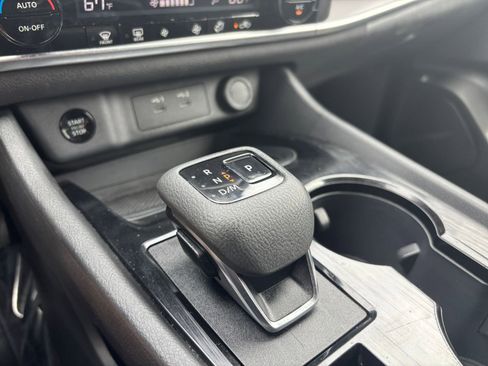 Used 2025 Nissan Rogue SV AWD/4WD image 43