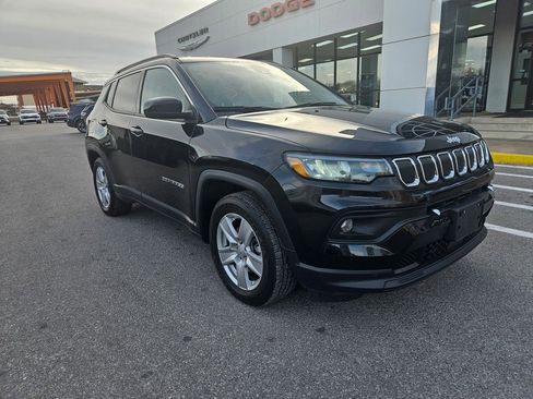 Used 2022 Jeep Compass Latitude image 4