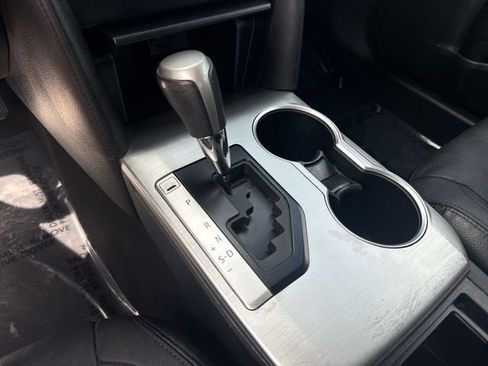 Used 2012 Toyota Camry SE FWD image 18