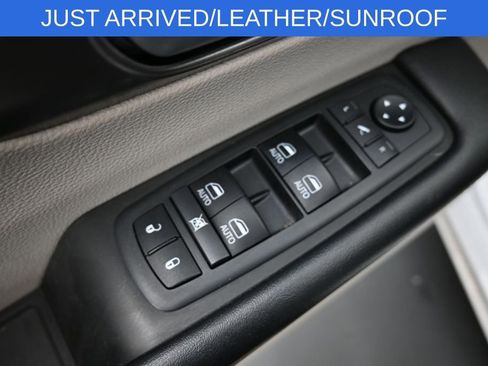 Used 2019 Chrysler Pacifica Limited FWD image 12
