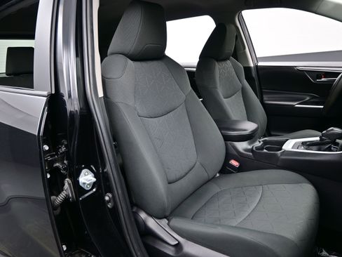 Used 2021 Toyota RAV4 XLE AWD/4WD image 14