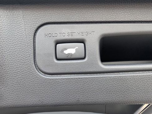 Used 2025 Honda Pilot Black Edition image 25