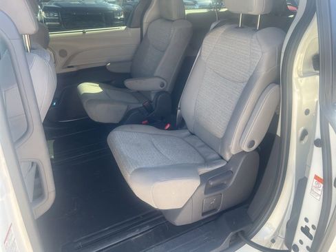 Used 2021 Toyota Sienna LE image 9