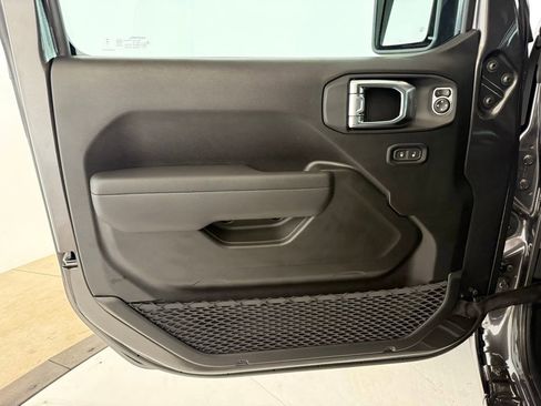 New 2025 Jeep Gladiator Sport AWD/4WD image 11