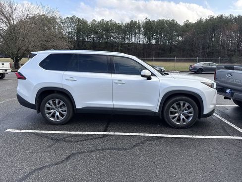 Used 2024 Toyota Grand Highlander Limited image 12