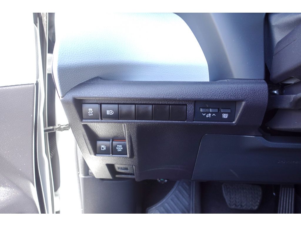 Certified 2026 Toyota Sienna XLE FWD image 13