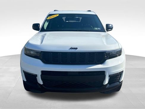 Used 2023 Jeep Grand Cherokee L Limited w/ Black Appearance Package image 9