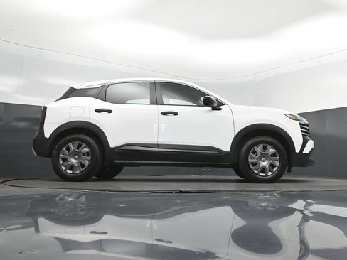 Used 2025 Nissan Kicks S AWD/4WD image 43