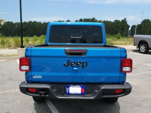 New 2025 Jeep Gladiator Sport image 18