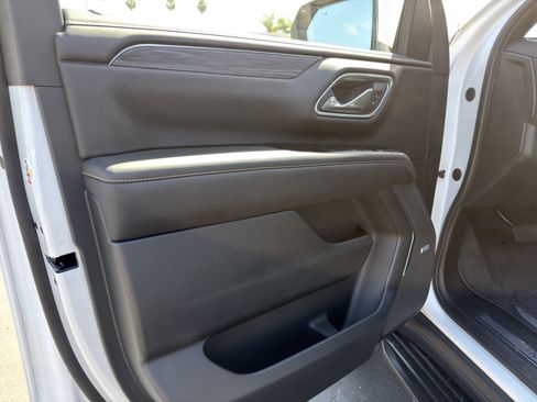 Used 2024 GMC Yukon XL SLT w/ SLT Premium Package RWD image 26