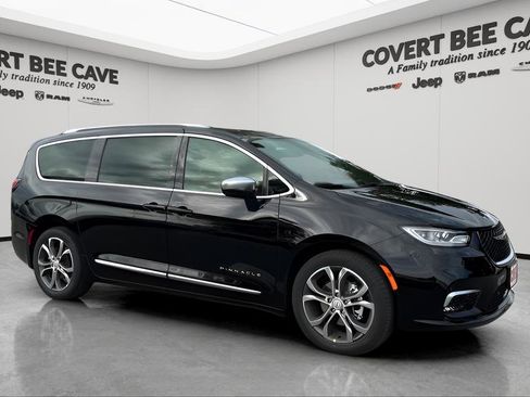 New 2026 Chrysler Pacifica Pinnacle image 1