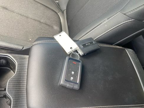 Used 2025 Jeep Grand Cherokee L Laredo RWD image 31