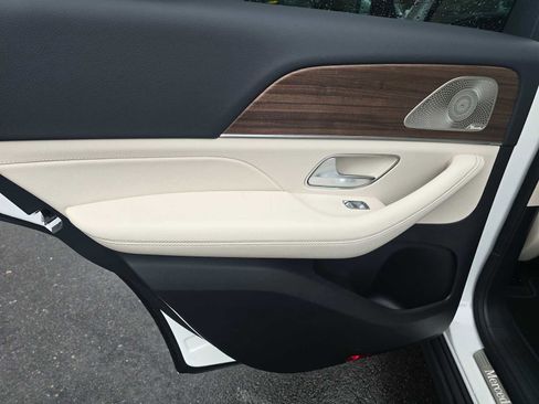 New 2026 Mercedes-Benz GLE 450e 4MATIC image 18