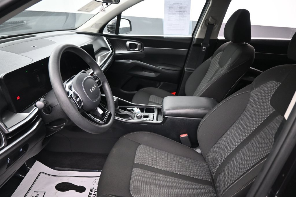 Used 2025 Kia Sorento LX FWD image 21