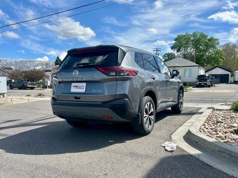 Used 2021 Nissan Rogue SV image 4