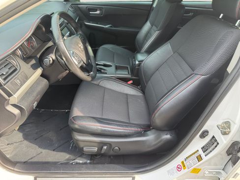 Used 2017 Toyota Camry SE FWD image 9