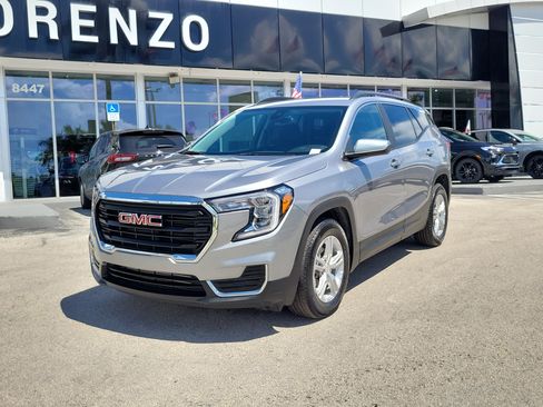 Used 2024 GMC Terrain SLE w/ Driver Convenience Package FWD image 1