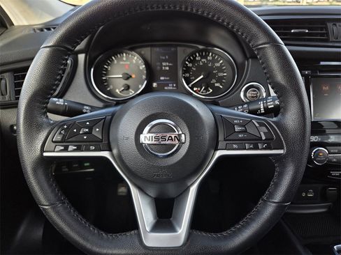 Used 2020 Nissan Rogue SV image 22