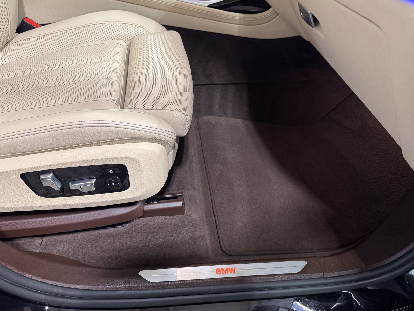 Used 2019 BMW X7 xDrive50i w/ Dynamic Handling Package AWD/4WD image 61