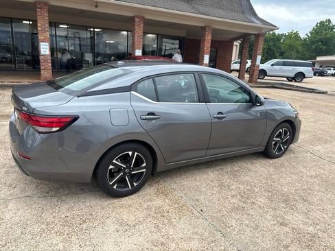 Used 2024 Nissan Sentra SV FWD image 5