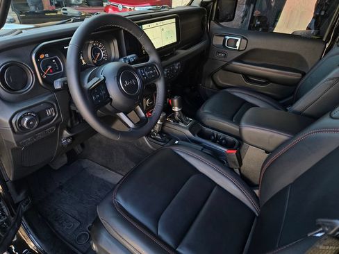 Used 2026 Jeep Wrangler Unlimited Rubicon w/ Safety Group AWD/4WD image 13