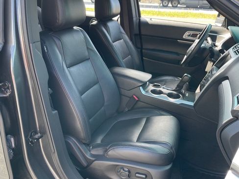 Used 2015 Ford Explorer XLT w/ Equipment Group 202B FWD image 25
