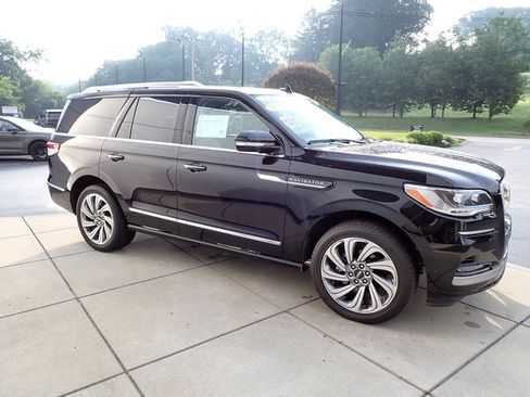 Certified 2024 Lincoln Navigator Premiere image 7