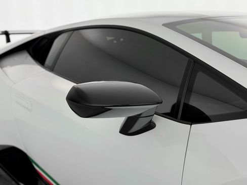 Used 2018 Lamborghini Huracan Performante AWD/4WD image 38