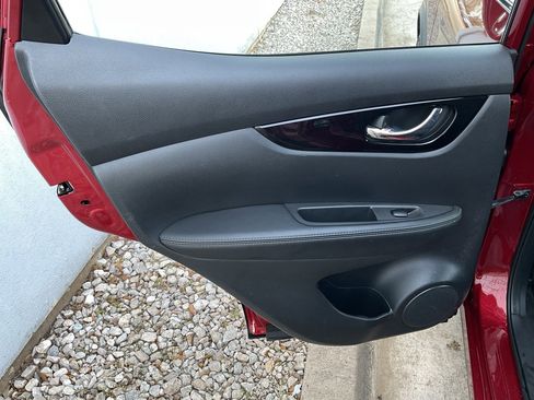 Used 2022 Nissan Rogue Sport SV image 17