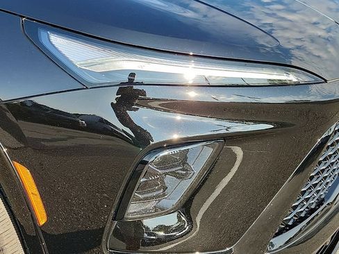 Used 2025 Buick Enclave Sport Touring AWD/4WD image 11