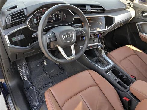 Certified 2025 Audi Q3 2.0T Premium image 10
