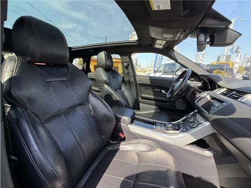 Used 2017 Land Rover Range Rover Evoque SE Premium image 32