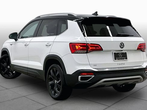 Used 2023 Volkswagen Taos SE w/ Panoramic Sunroof Package FWD image 12