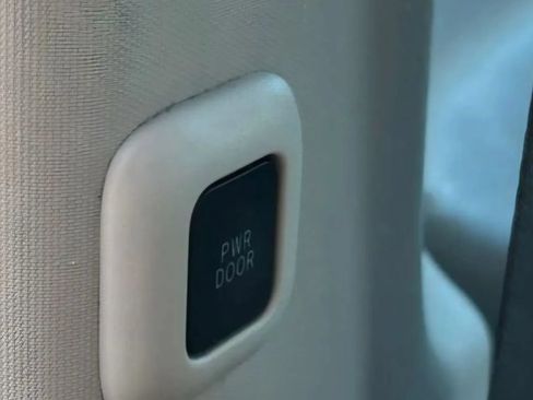 Used 2013 Toyota Sienna LE FWD image 42