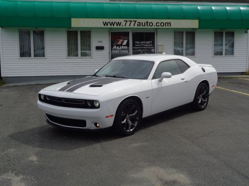 Used 2018 Dodge Challenger R/T Plus image 10