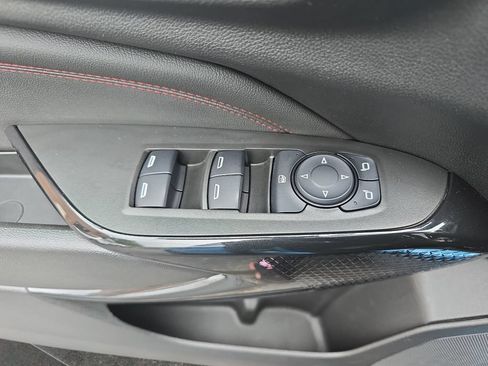 Used 2025 Chevrolet Trax RS w/ Driver Confidence Package FWD image 27