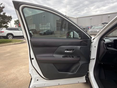 Used 2025 Nissan Kicks SR AWD/4WD image 9