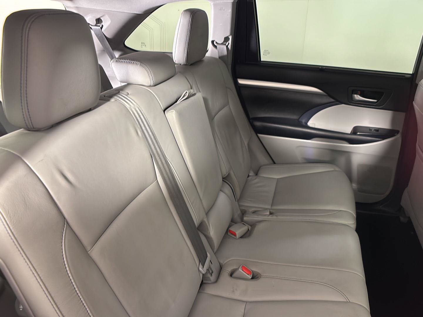Used 2018 Toyota Highlander XLE AWD/4WD image 18