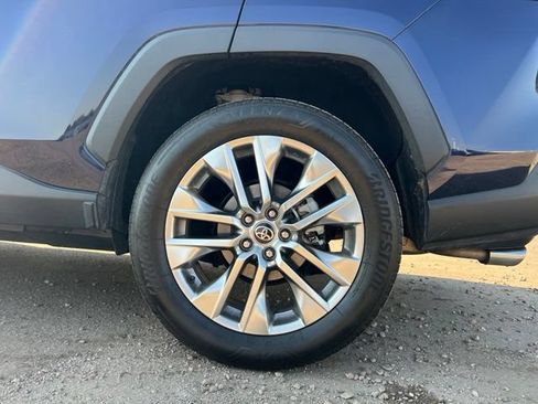 Used 2021 Toyota RAV4 XLE Premium FWD image 14