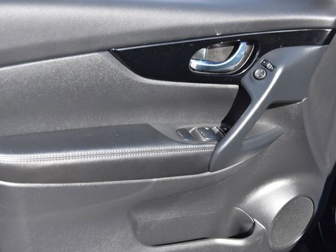 Used 2022 Nissan Rogue Sport SL image 12