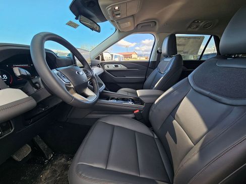 New 2026 Ford Explorer Active w/ Active Comfort Package image 12